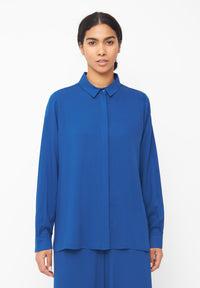 Givn Berlin Bluse IVA aus LENZING™ ECOVERO™ Blouse Deep Blue