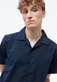 Givn Berlin Bowling-Shirt GBBARIK aus Bio-Baumwoll Seersucker Buttoned Shirt Midnight Blue (Structure)