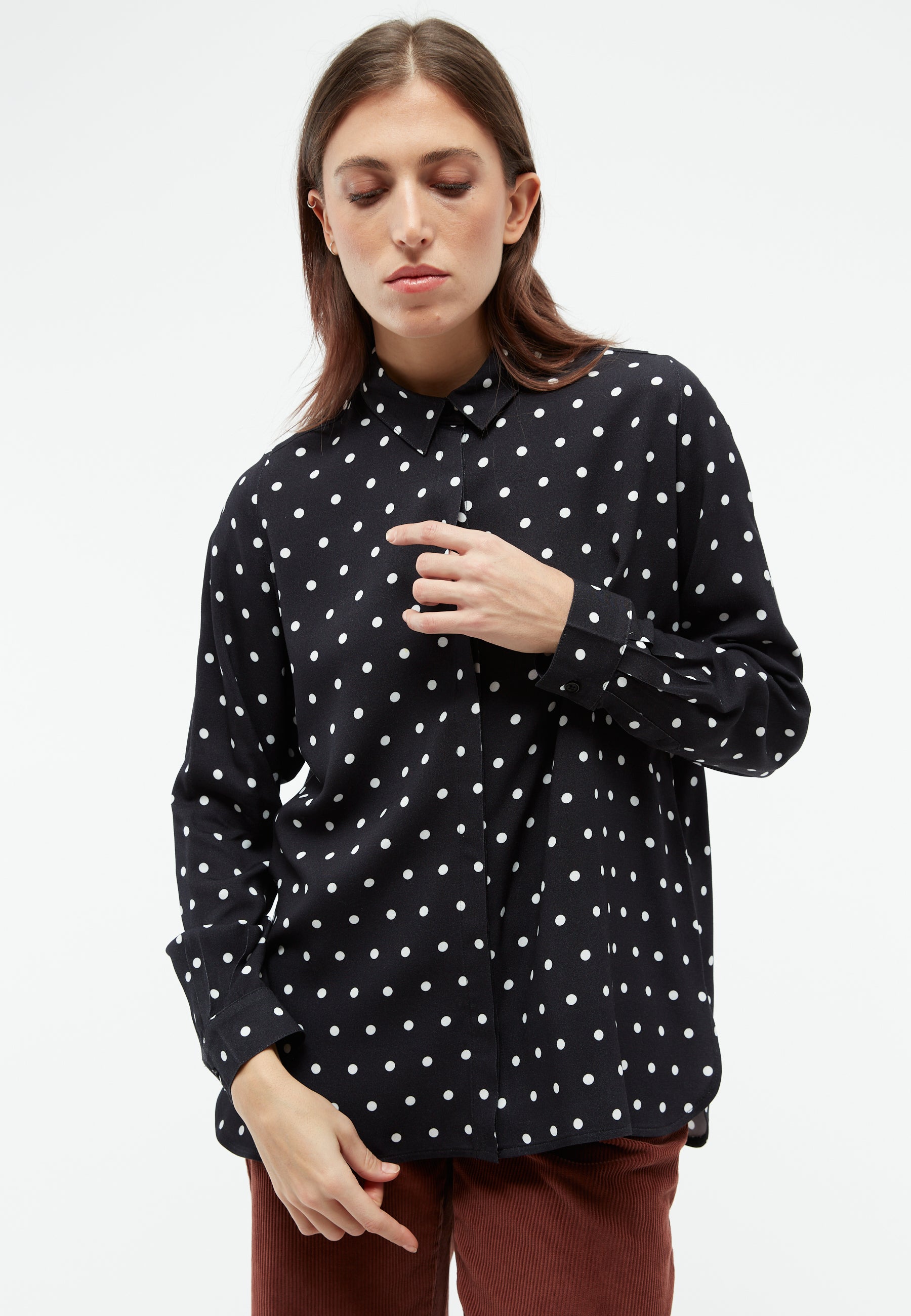 Givn Berlin Bluse GBIVA aus LENZING™ ECOVERO™ mit Stehkragen Blouse Black / White (Polkadots)