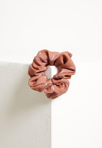 Givn Berlin Scrunchie aus TENCEL™ GBSina Accessory Ochre / Pink (Waves)