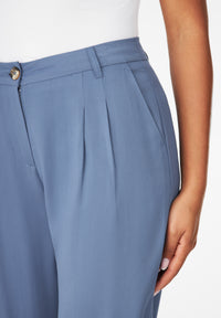 Givn Berlin Hose GBOLA aus LENZING™ ECOVERO™ mit Bundfalten Trousers Steel Blue