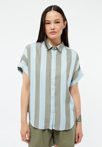 Givn Berlin Kurzarmbluse GBSARAH aus LENZING™ ECOVERO™ Blouse Ice Water Blue / Faded Olive (Stripes)