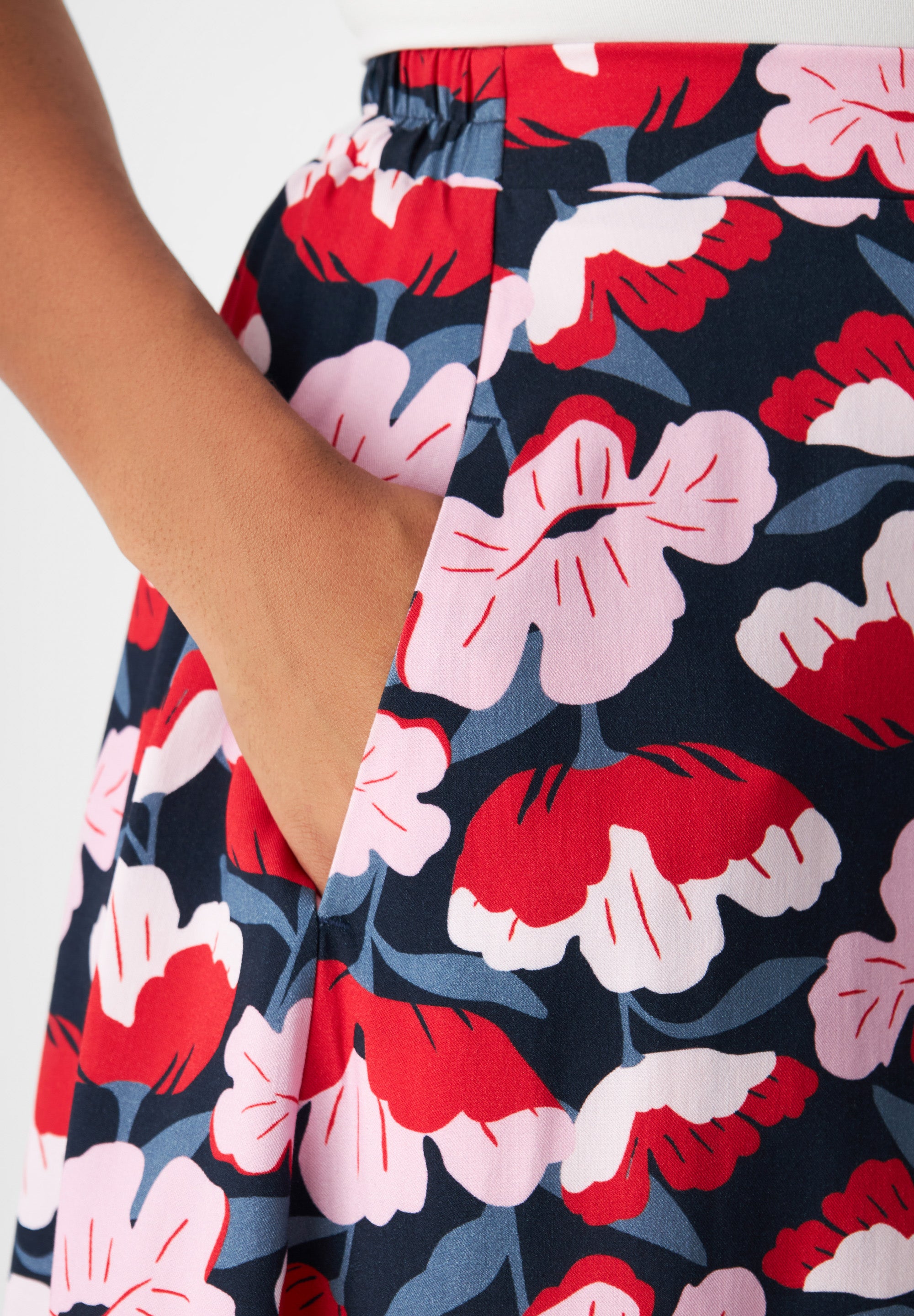 Givn Berlin Midirock GBVANA aus LENZING™ ECOVERO™ mit halb elastischem Bund Skirt Red / Pink (Flowers)
