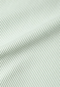 Givn Berlin Top GBANAIS aus Bio-Baumwoll Jersey T-Shirt Light Mint (Rib)