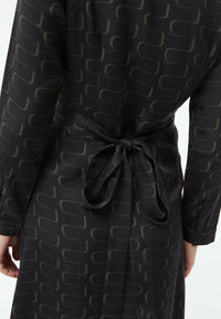 Givn Berlin Wickelkleid GBVIRGINIA aus TENCEL™ mit Peach-Effekt Dress Black / Dark Khaki (Waves)