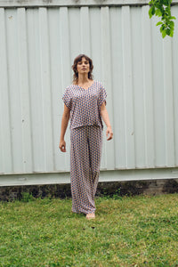 Givn Berlin Marlenehose MARLEEN aus LENZING™ ECOVERO™ Trousers Terracotta / Blue (Geometric)
